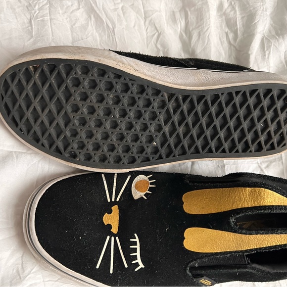 Vans bunny sneaks! Girls - Size 4 - Picture 2 of 4